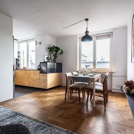 Urbanvibe Centrum | Stylish 2br Hideaway Lägenhet