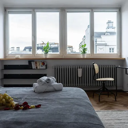 Urbanvibe Centrum | Stylish 2Br Hideaway
