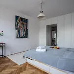 Urbanvibe Centrum | Stylish 2Br Hideaway