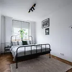 Urbanvibe Centrum | Stylish 2Br Hideaway *